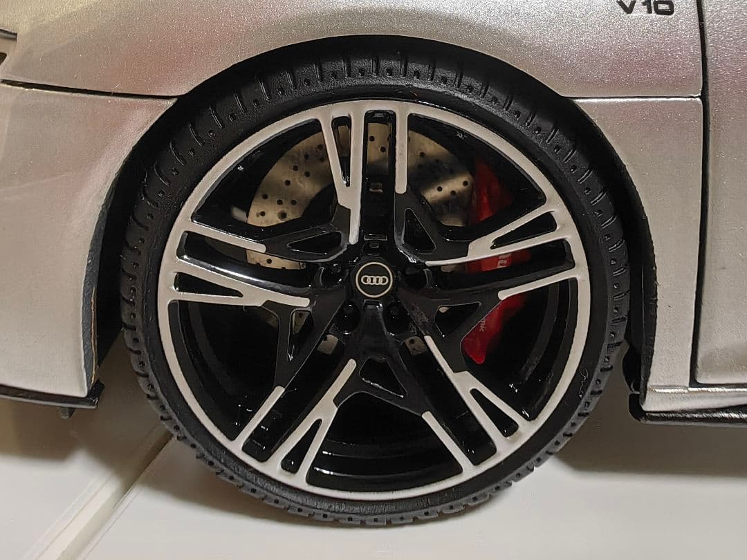 (最終限定値下げ 小汚れ要確認！)1/18アウディ R8 開閉ドア