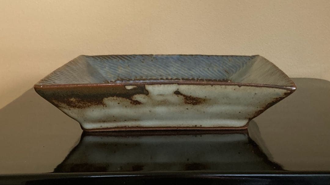 人間国宝 島岡達三 象嵌赤絵草花文角皿 共箱 共布付き