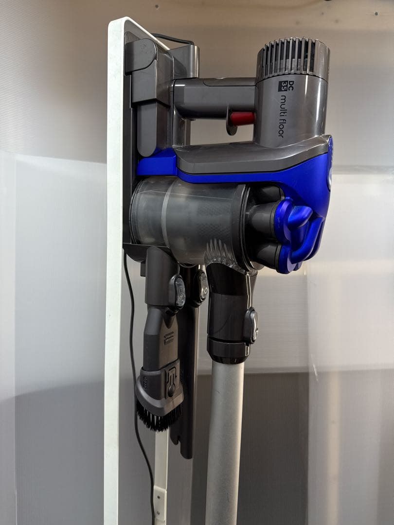 Dyson クリーナー　スタンド付