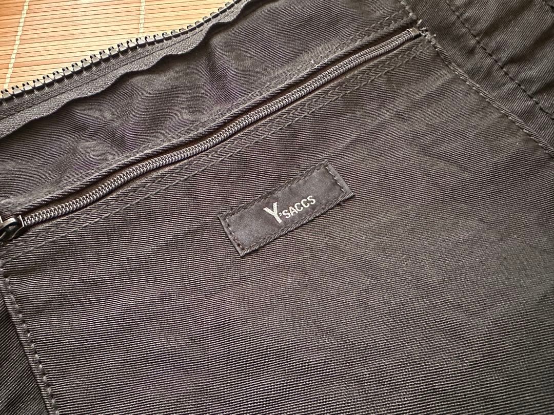 Y'SACCS ブラック ボストンバッグ