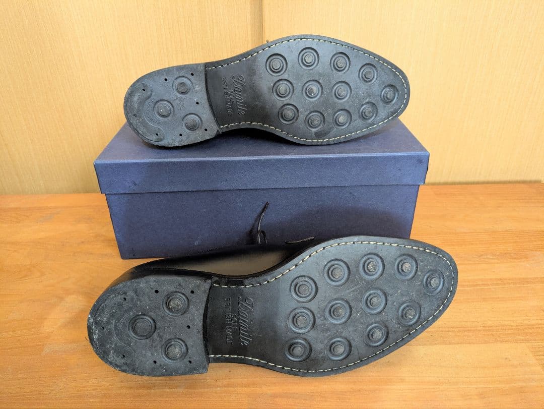 【Jalan Sriwijaya】外羽根プレーントゥ ブラック ダイナイトソール