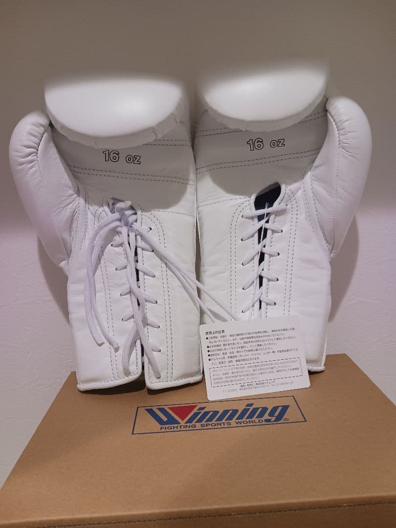 Winning ボクシンググローブ 16オンス 白　紐タイプ　ウイニング