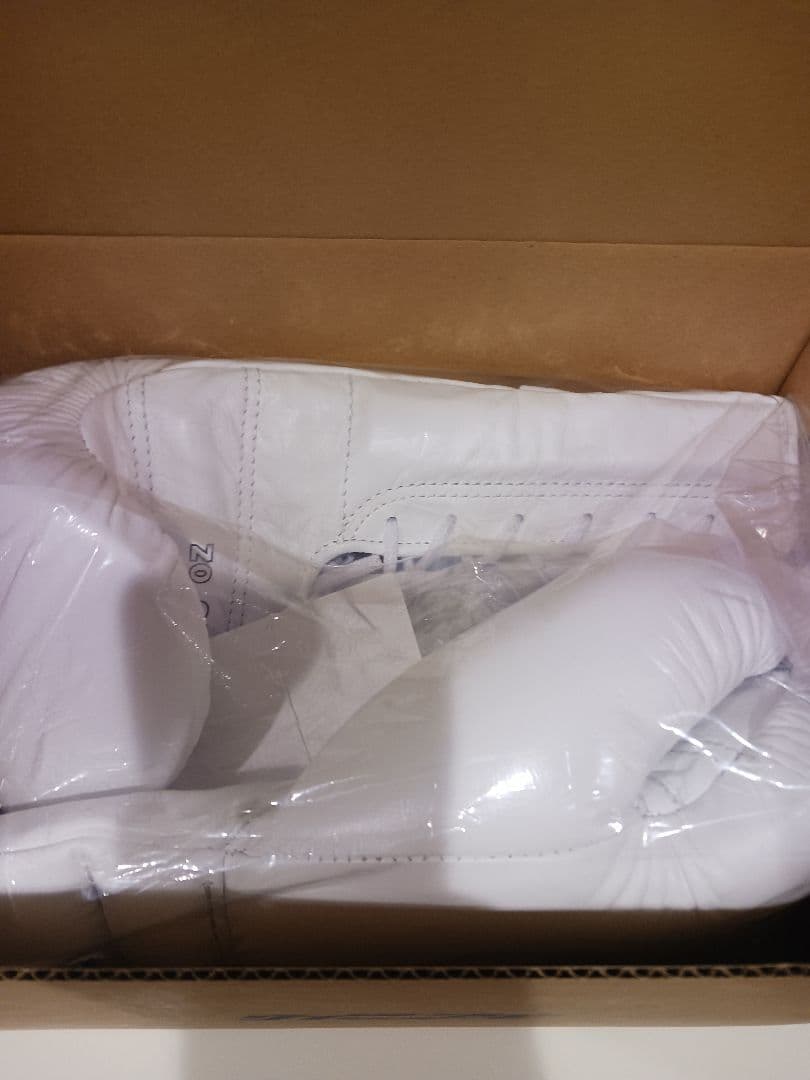 Winning ボクシンググローブ 16オンス 白　紐タイプ　ウイニング