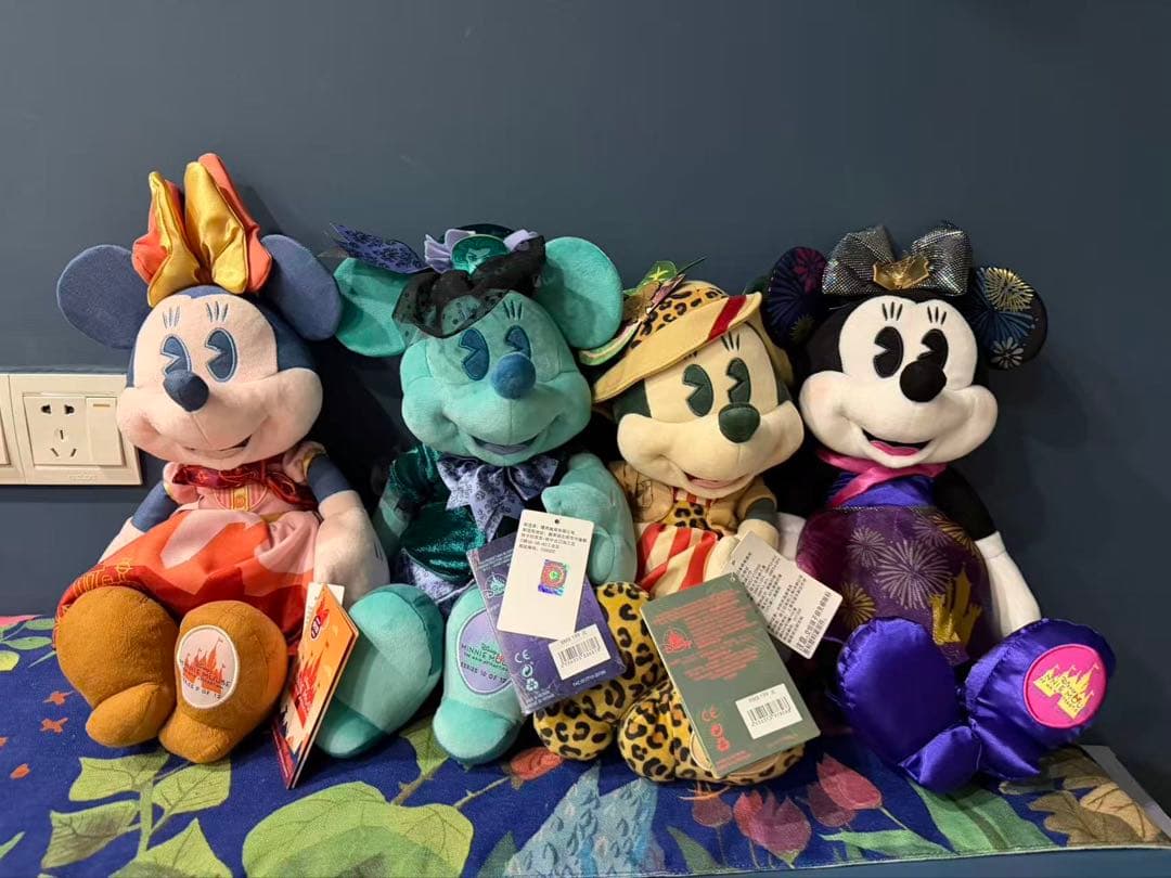 上海ディズニーストア毎月ミニーぬいぐるみ12体セット