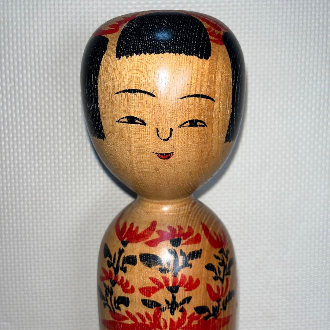 伝統こけし　⭕️超レアダルマと赤色菊花と唐草模様　木地山　現代の名工　小椋久太郎