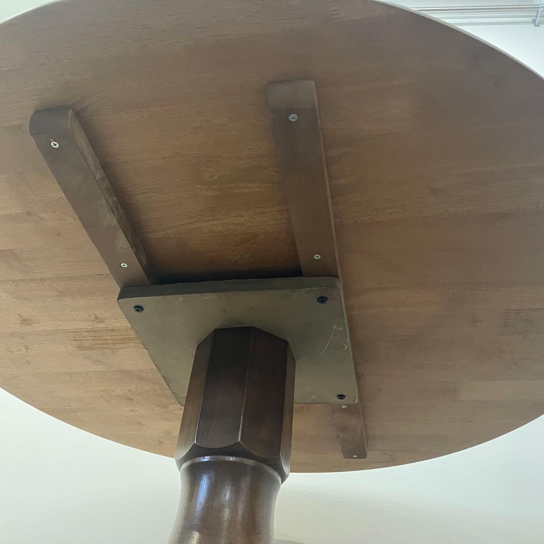 古いラウンドテーブル