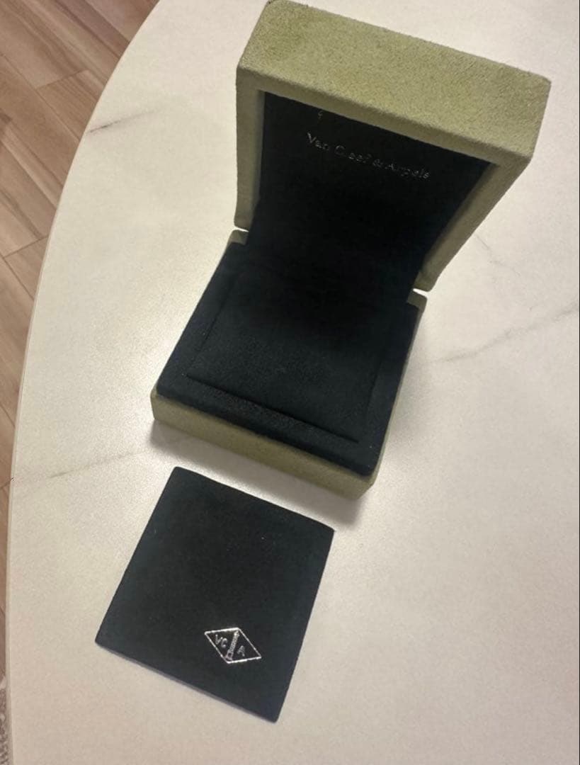 Van Cleef & Arpels ギフトボックス