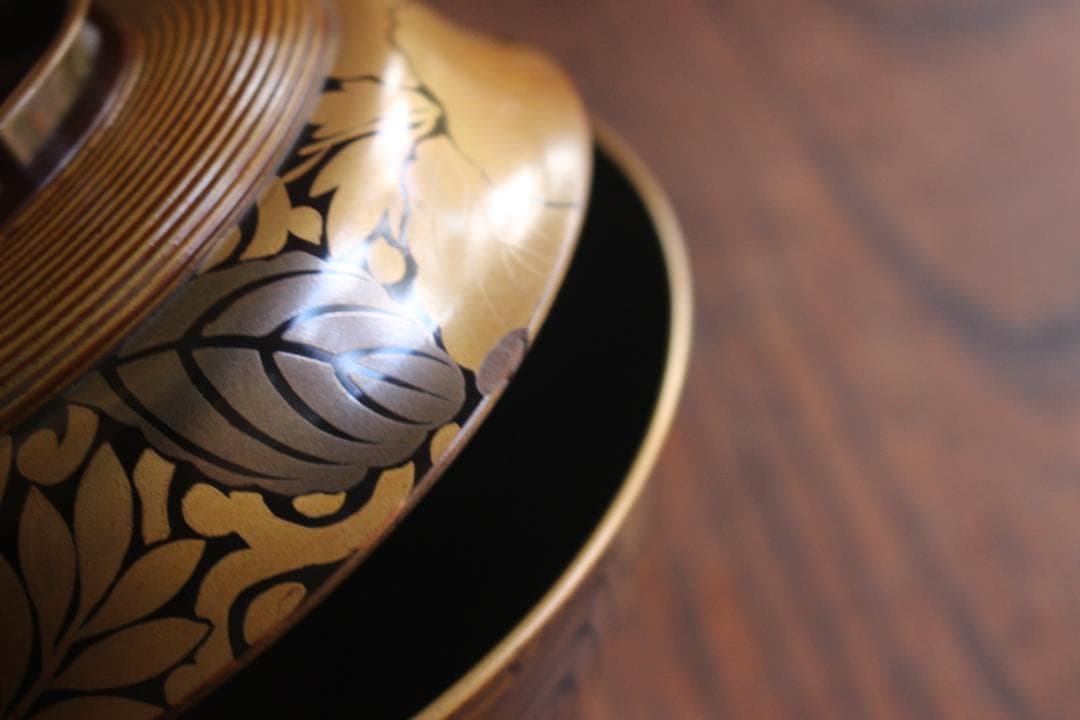 小傷あり！風情ある千筋糸目に極上桐花蒔絵の映えるお椀2点（検輪島塗懐石椀雑煮椀