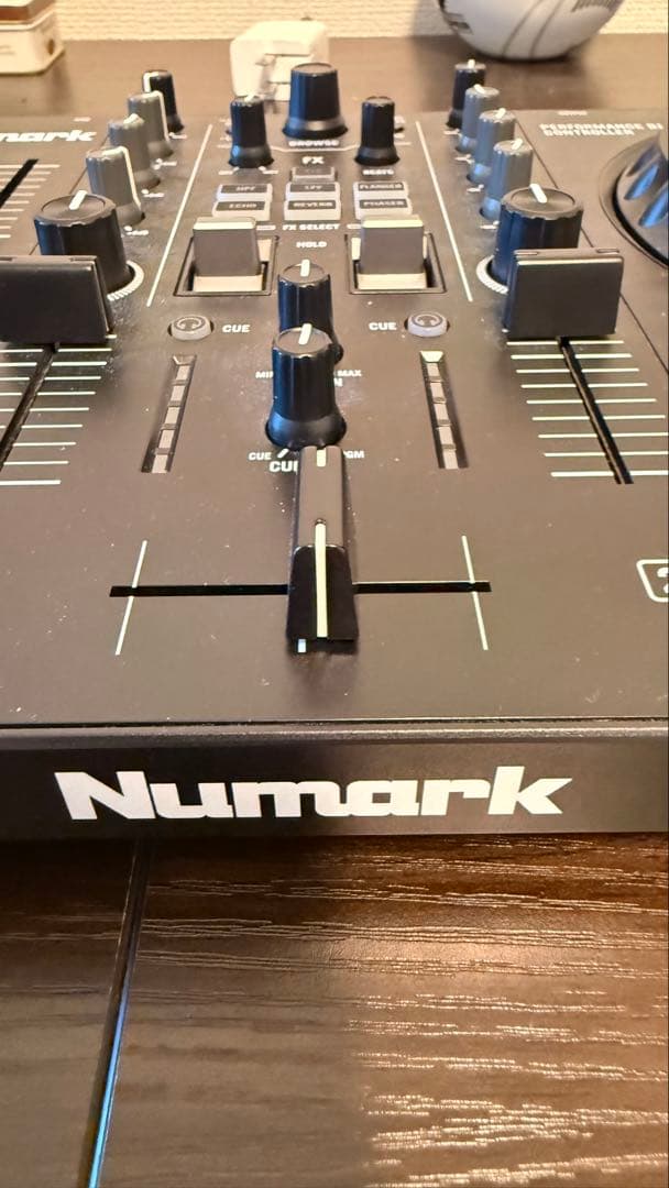 値下げ！Numark Mixtrack Pro FX DJコントローラー