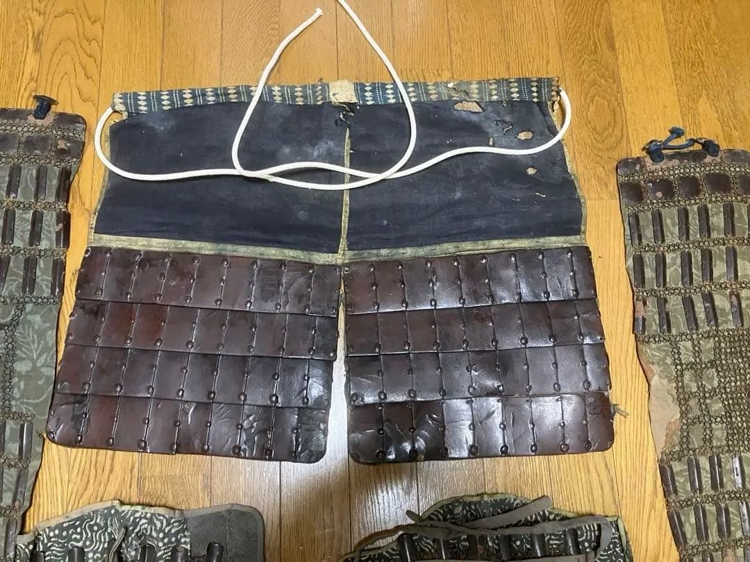 江戸期　時代物の籠手・佩楯・脛当３点セット