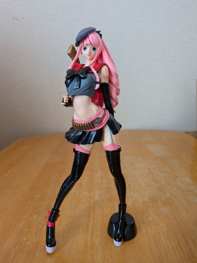 ワンピース　フラッグダイヤモンドシップ　　ペローナ・ビビ　フィギュア