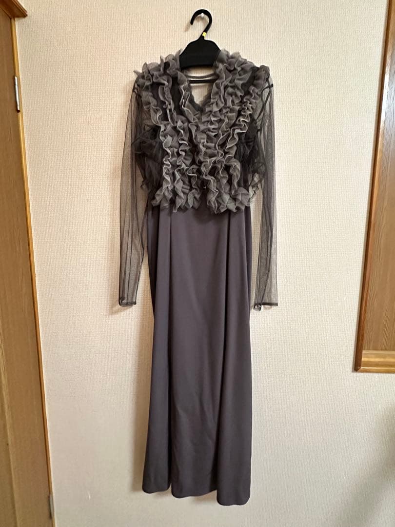 フリル付きグレーシフォンロングドレス