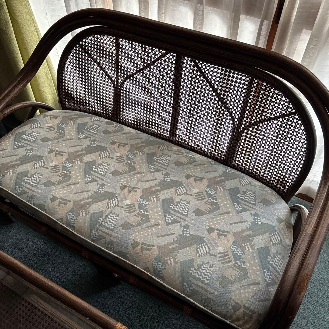 ラタンチェアとテーブルのセット