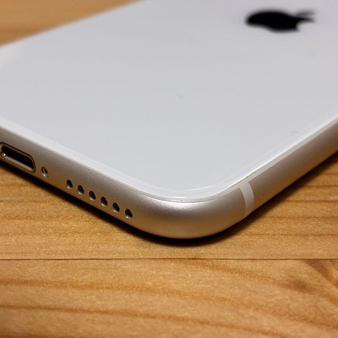 バッテリー新品　iPhoneSE第3世代64GB SIMフリー　美品　おまけ有り