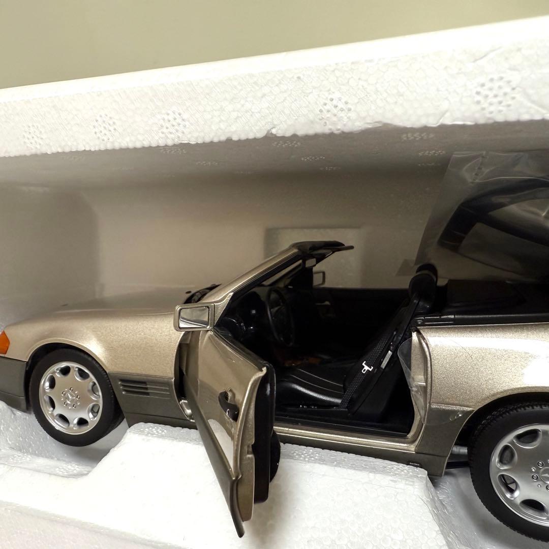 未使用　ノレブ 1/18 メルセデスベンツ 500SL 1989スモークシルバー