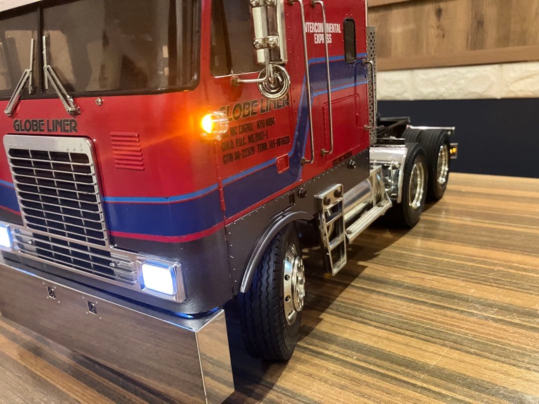 タミヤ 1/14 グローブライナー ライトユニット付き