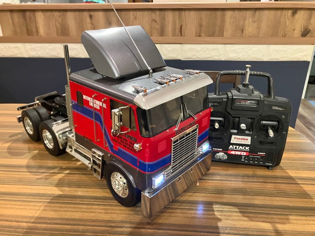 タミヤ 1/14 グローブライナー ライトユニット付き