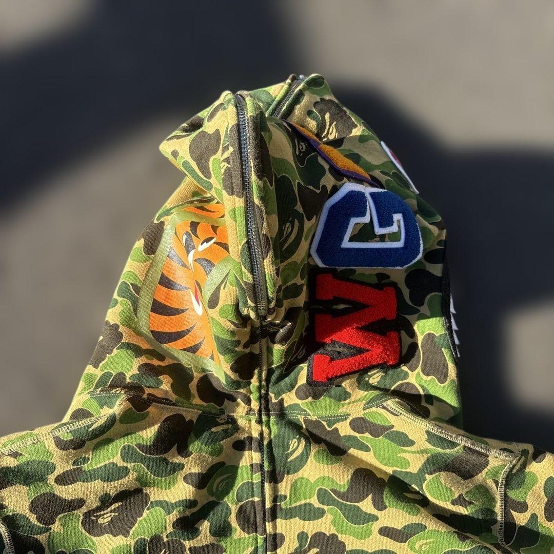 A BATHING APE シャークパーカ Mサイズ　美品