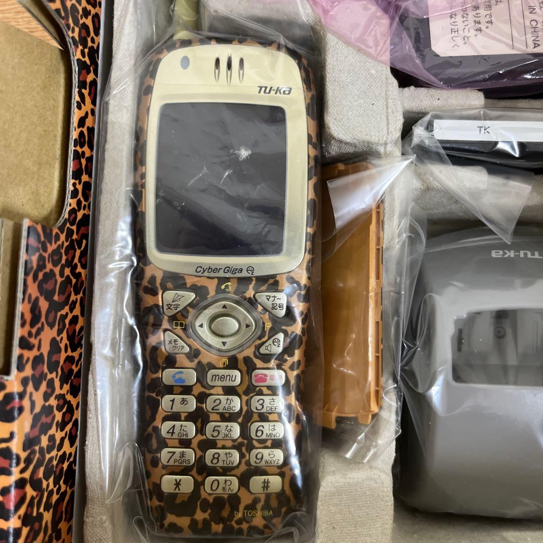 動作確認済み！浜崎あゆみ 携帯 TU-KA TT03 ヒョウ柄 ガラケー y2k