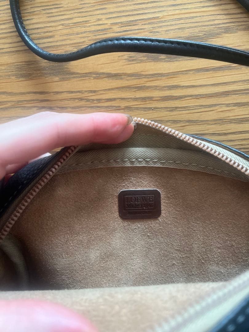 LOEWE 黒 レザー ショルダーバッグ