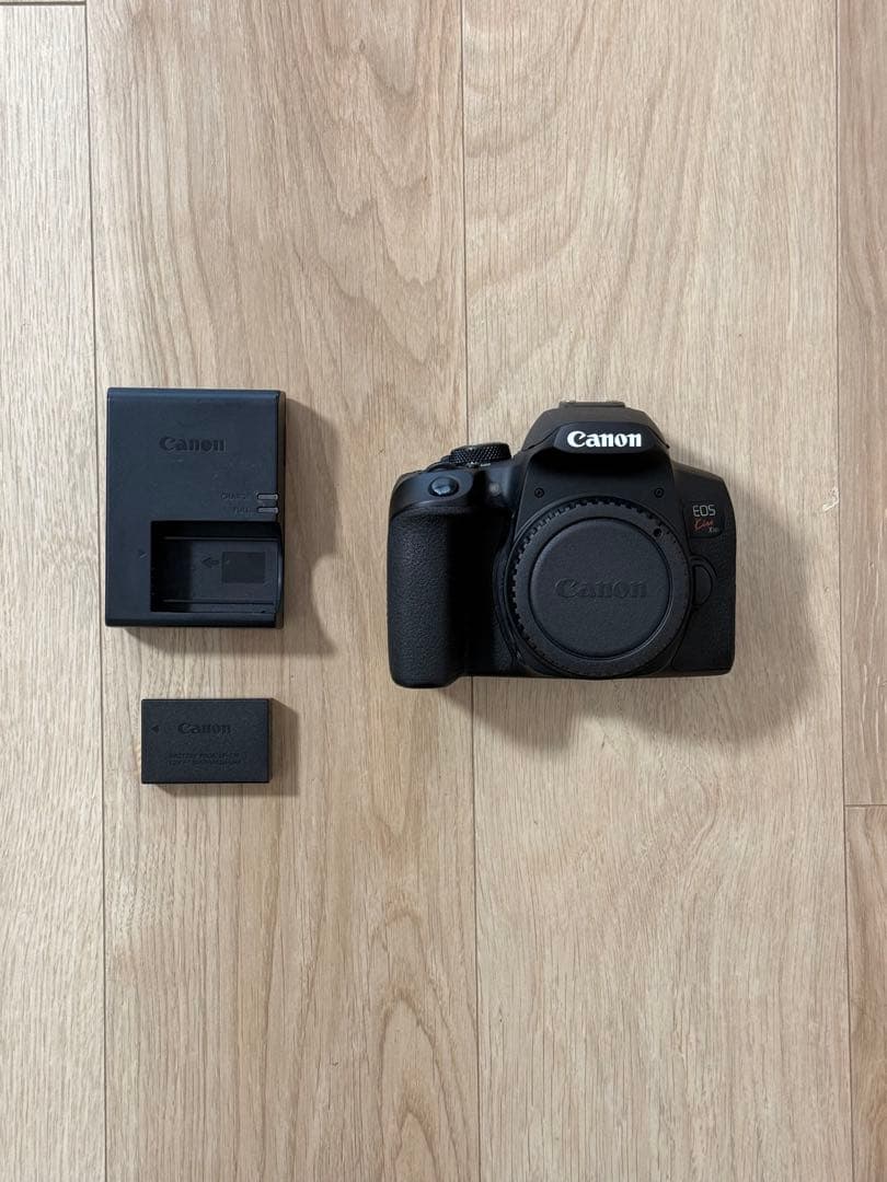 Canon EOS Kiss X10i 本体 + バッテリー・充電器