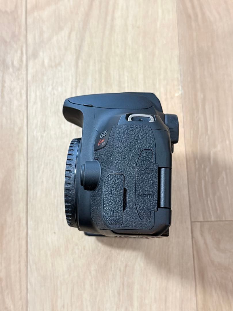 Canon EOS Kiss X10i 本体 + バッテリー・充電器