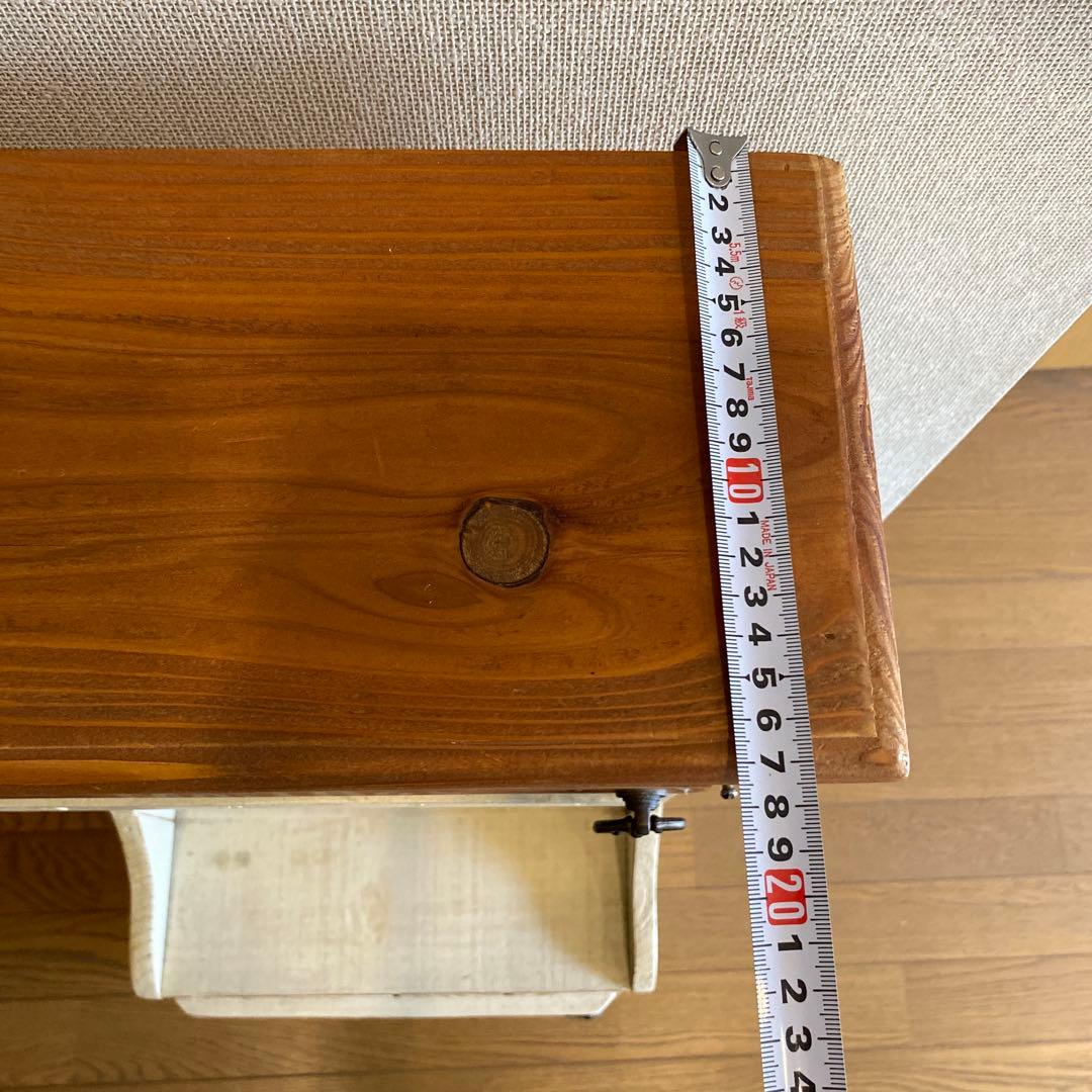 ②アンティーク棚　子供部屋