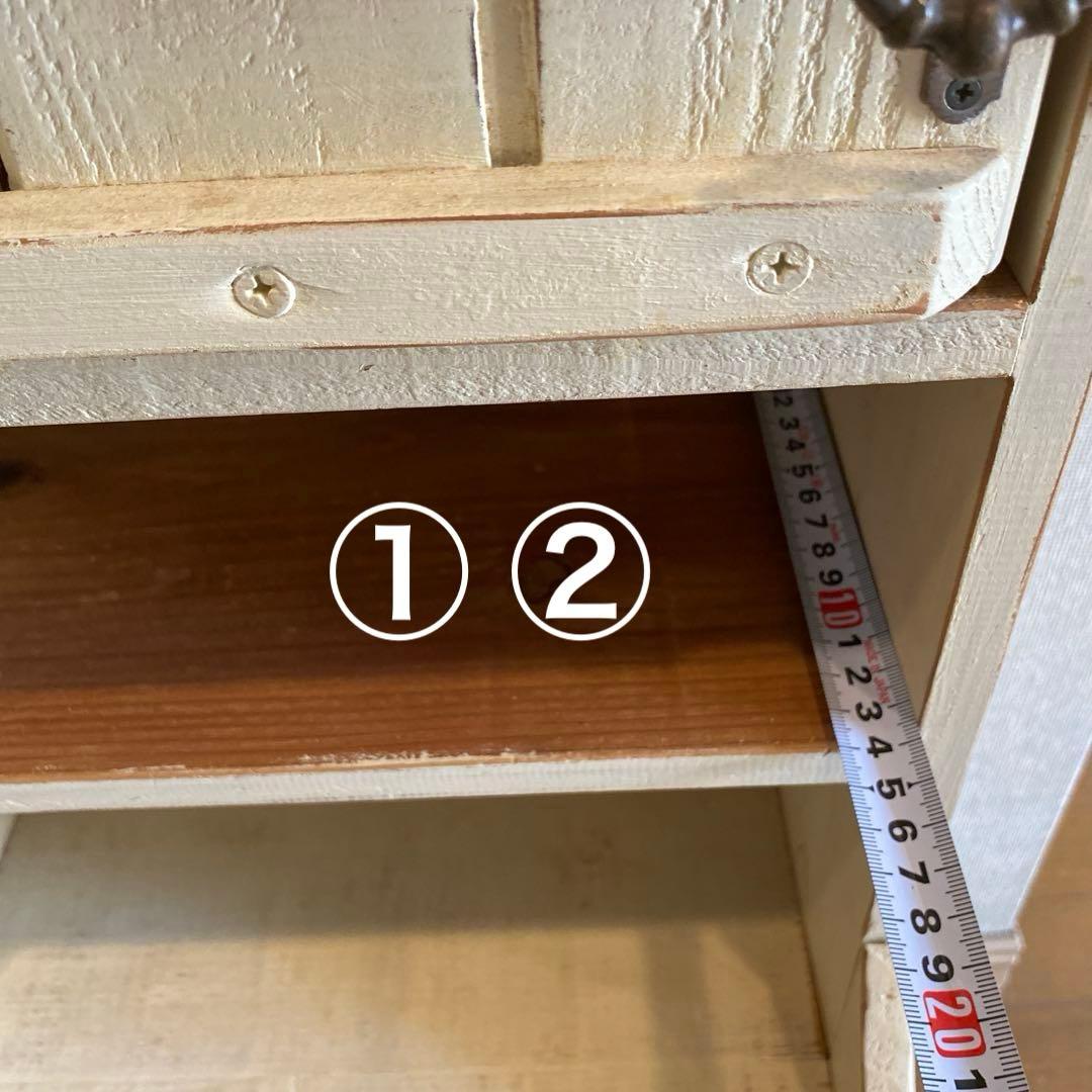 ②アンティーク棚　子供部屋