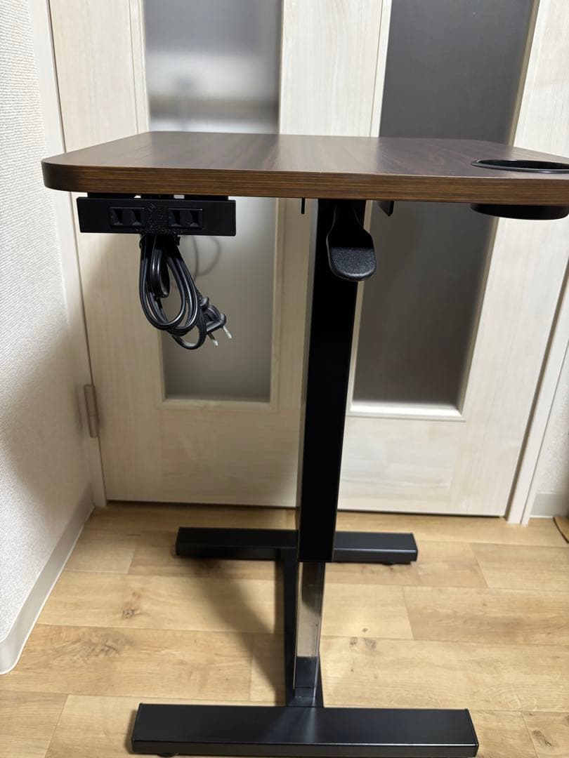 昇降式スタンディングデスク　サイドテーブル　カップホルダー コンセント付き