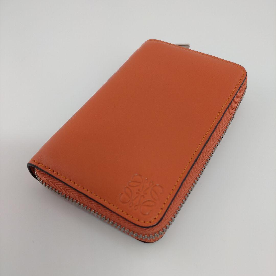 ロエベのカード、ケース