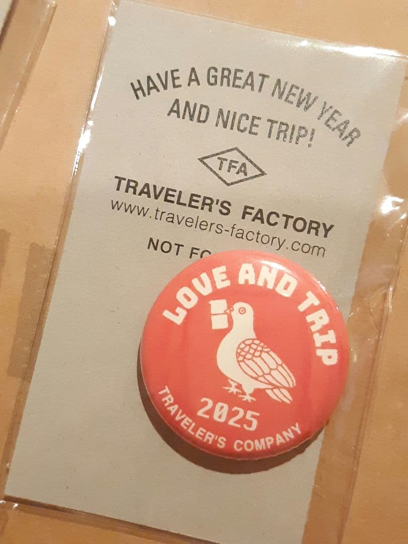 トラベラーズファクトリー　2025年新春くじ 缶バッジ2個　入手困難 非売品