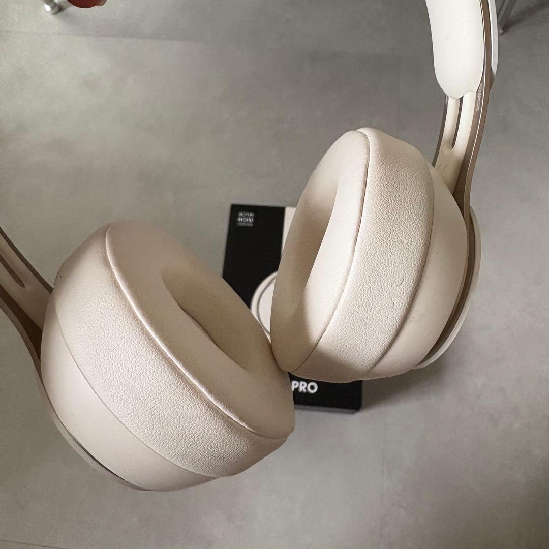 Beats Solo Pro (Beats By Dr. Dre) アイボリー