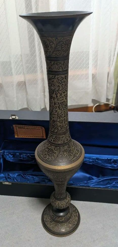 ムガール彫刻　インド　花瓶　骨董　彫金　ヒンディー　フラワーベース　手彫り