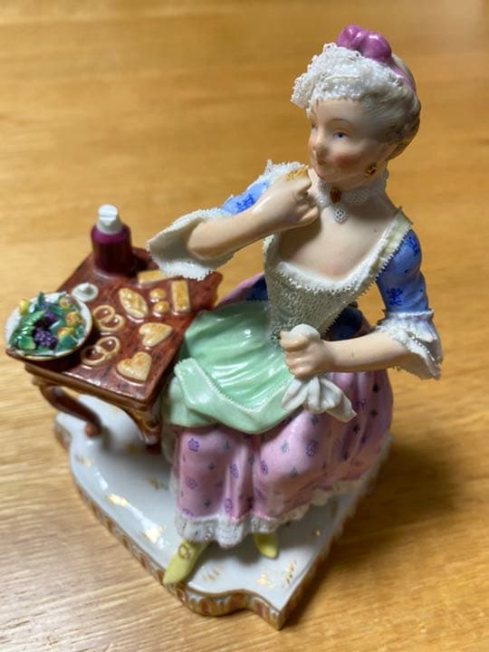 希少マイセン人形　五感の寓意 味覚 本物フィギュリン 細かなレース装飾が魅力的