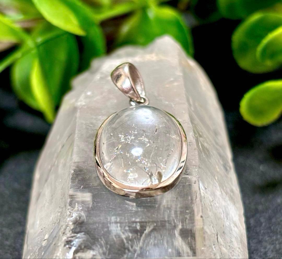 究極品質　オパール最高峰の希少価値　虹のエメラルドグリーンハイアライトオパール