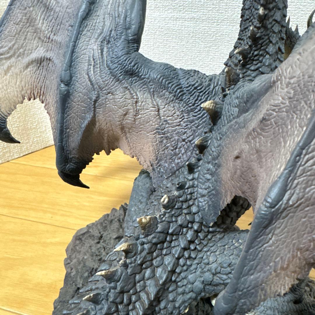 【黒龍　ミラボレアス】モンスターハンター フィギュア