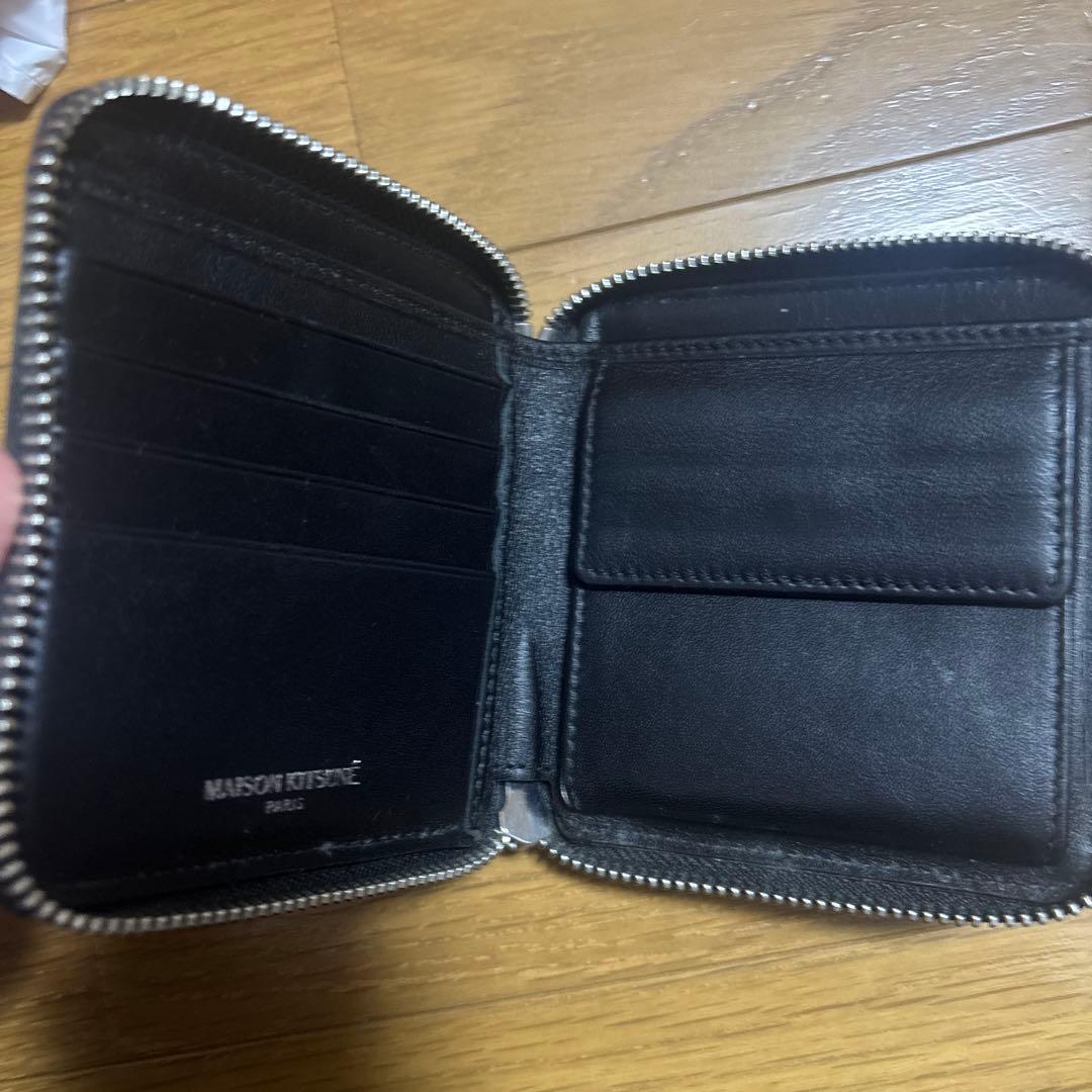 MAISON KITSUNÉ メゾンキツネ キツネ刺繍 二つ折り財布 ブラック
