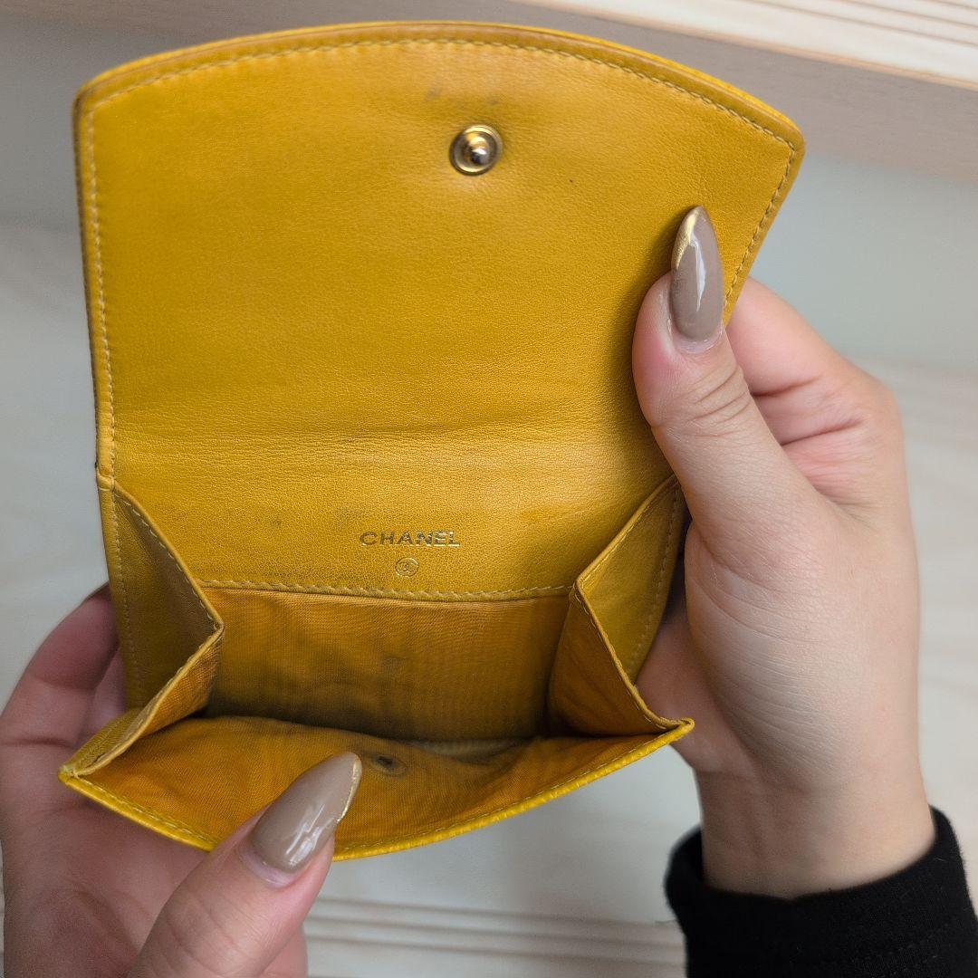 CHANEL イエロー 二つ折り財布
