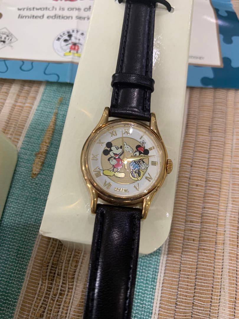 [新品] 限定品　Disney ミッキー&ミニーマウス　FOSSIL 腕時計