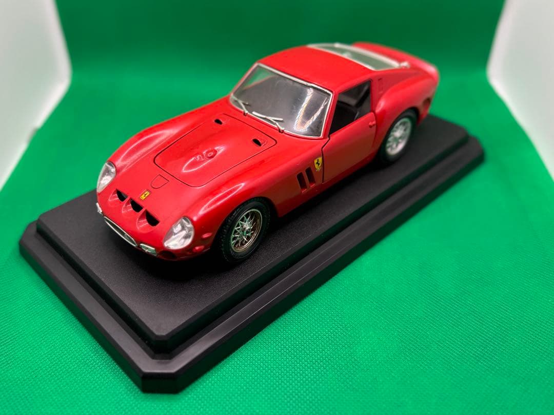 Ferrari 250 GTO 赤 ミニカー 1/18