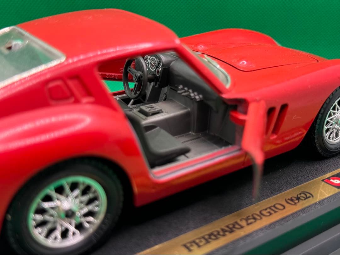 Ferrari 250 GTO 赤 ミニカー 1/18