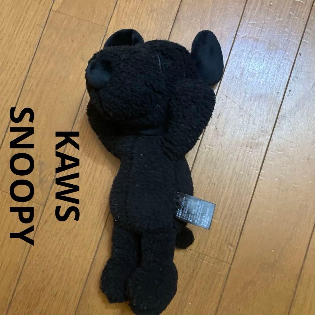KAWS SNOOPYユニクロ　黒　ぬいぐるみ 約30cm