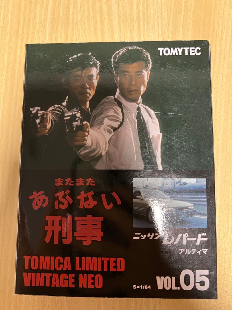 あぶない刑事05 日産レパード（金）