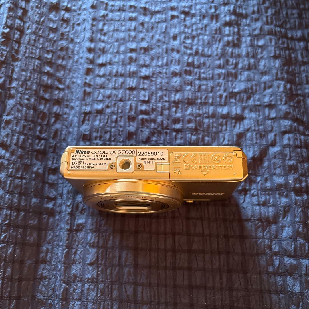 Nikon COOLPIX S7000 Gold 7* パクトデジタルカメラ