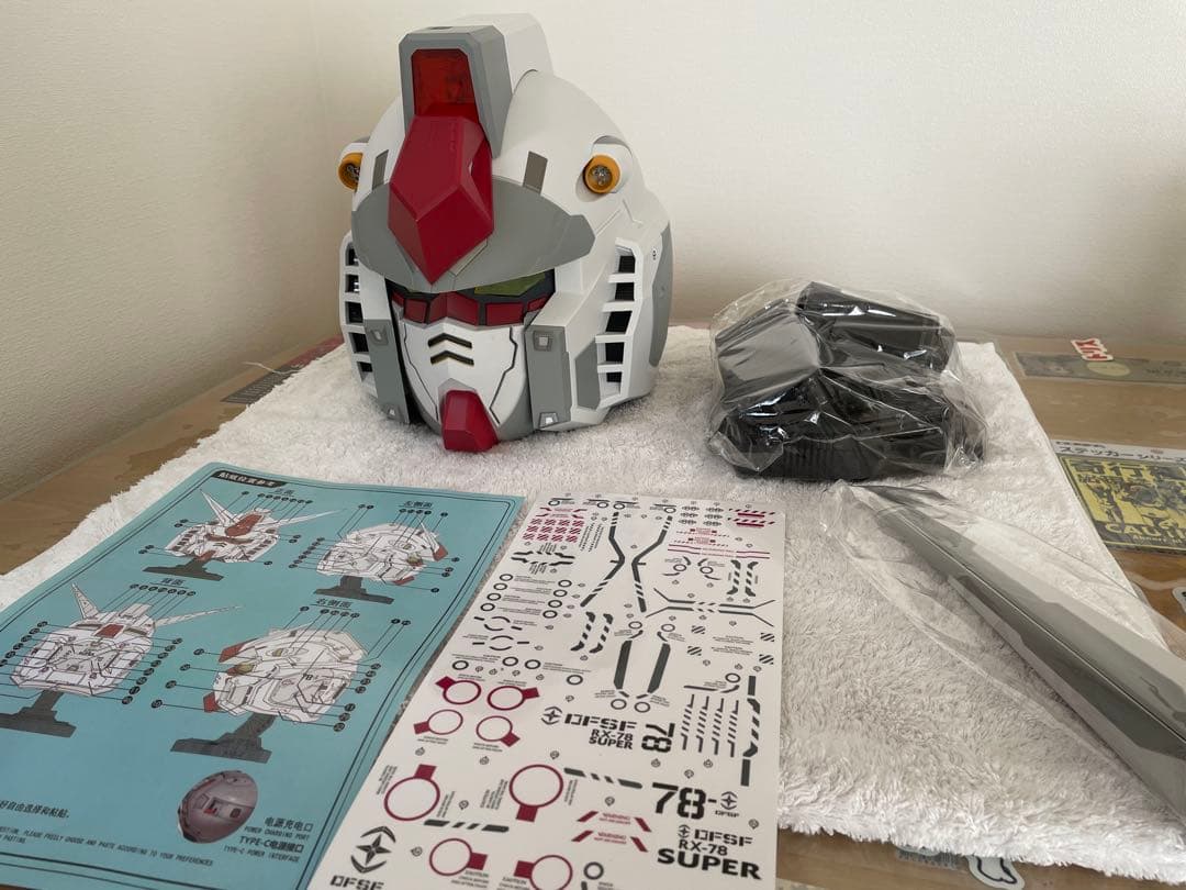 【新品未使用】ガンダム Rx-78 アクションヘルメットマスク(台座付き)