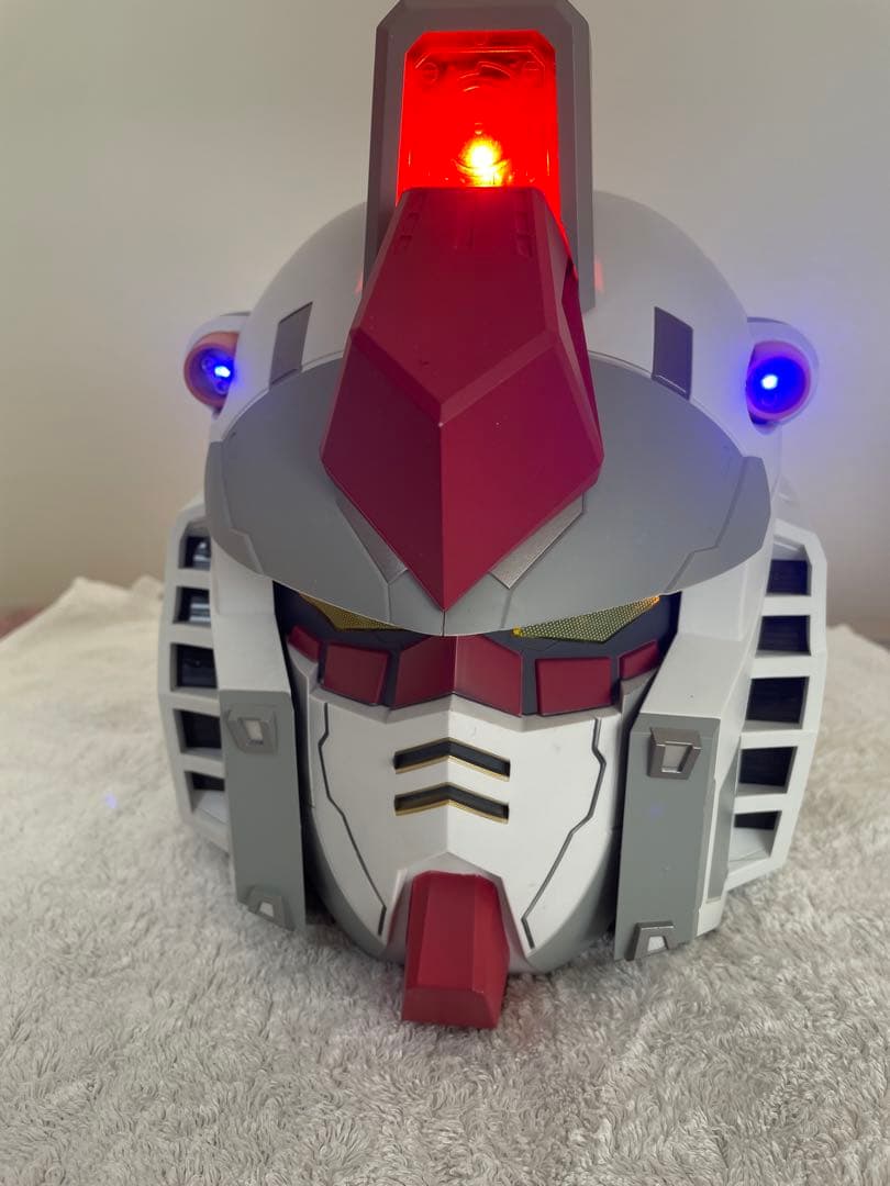 【新品未使用】ガンダム Rx-78 アクションヘルメットマスク(台座付き)