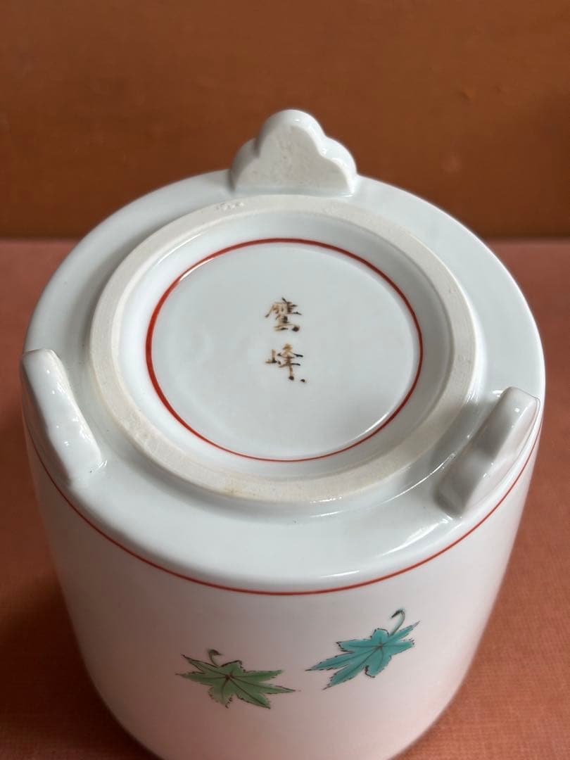 十四代柿右衛門窯絵付師鷹巣作錦色絵川蝉楓文白磁七宝彫三ツ足大香炉　未使用　最上作