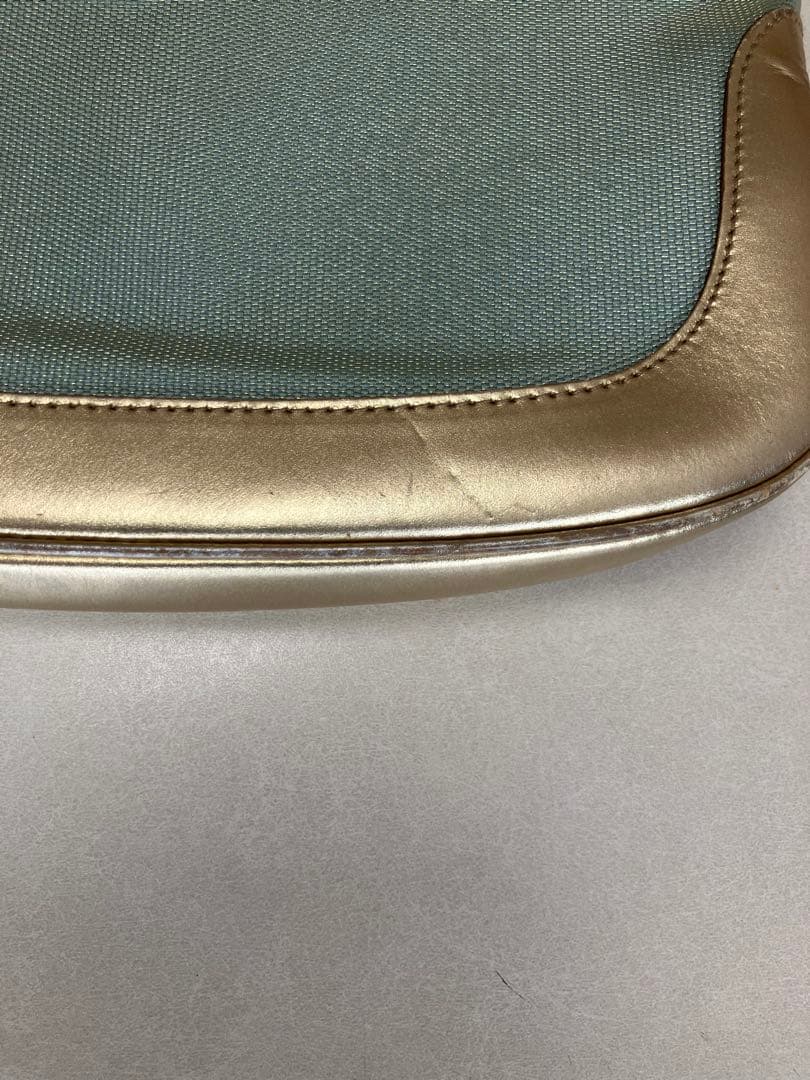 GUCCI水色と金色のショルダーバッグ