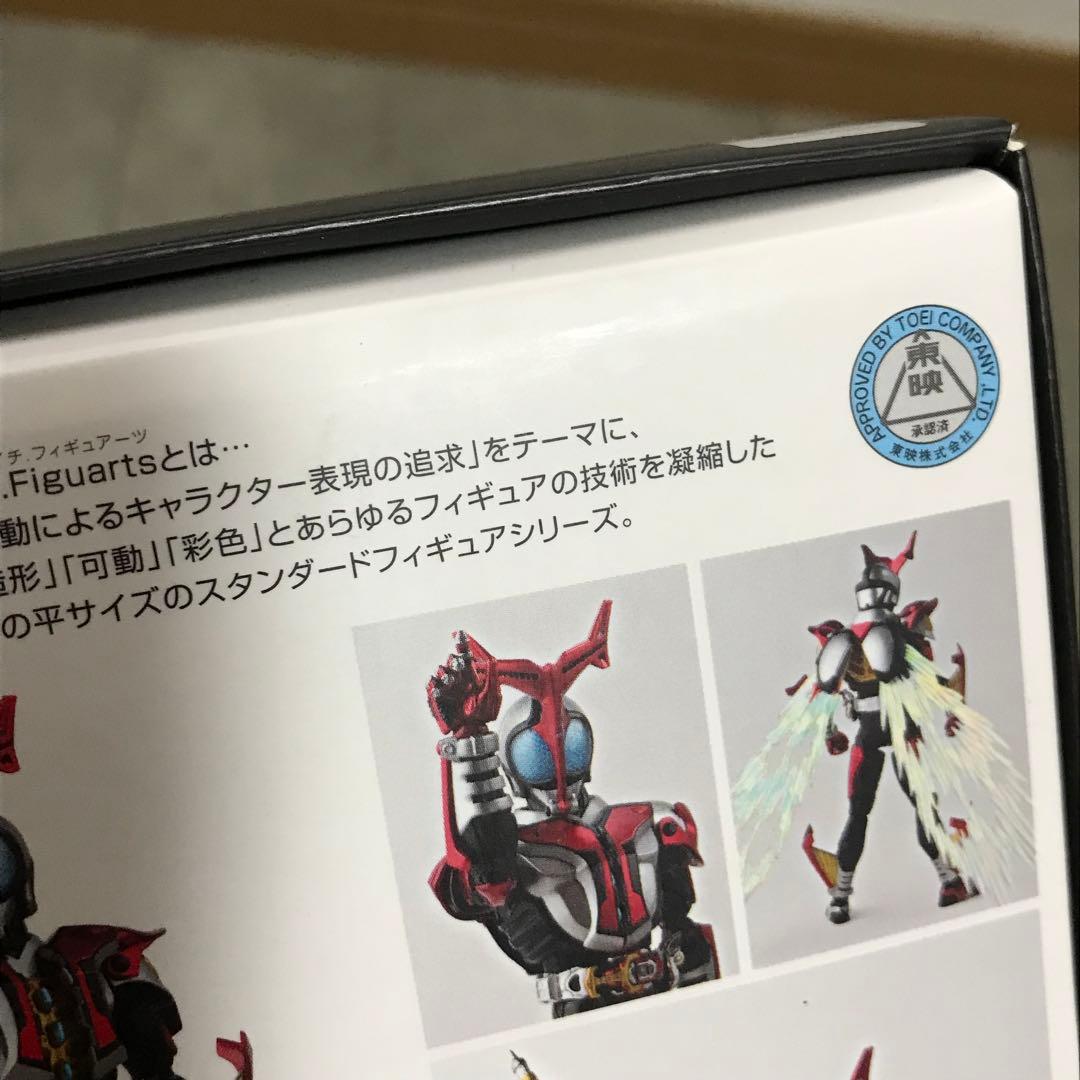 仮面ライダーカブト　ハイパーフォーム　フィギュアーツ