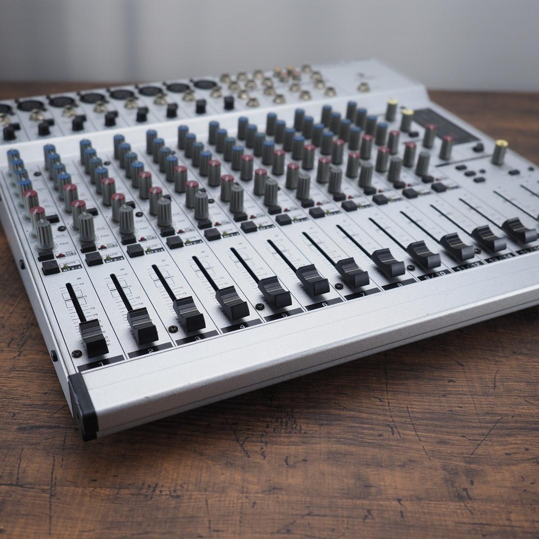 BEHRINGER EURORACK MX2004A 動作確認済 アダプターあり